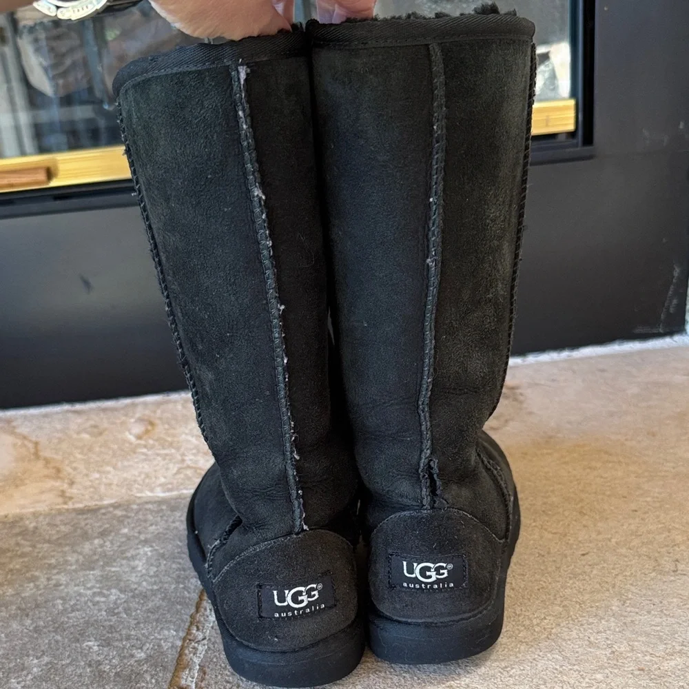 UGG Black Suede Shearling-Lined Boots size 2 fair condition